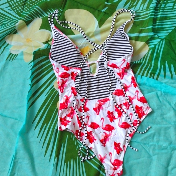 🌸 CUPSHE SWIMSUIT LIKE NEW - Picture 3 of 3